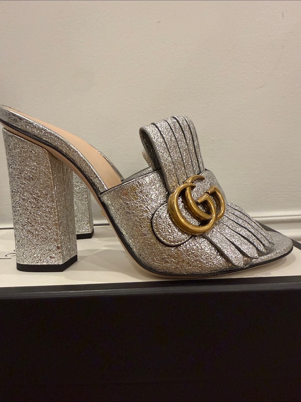 Title

Gucci Silver Leather Mules Heels Size 37 – Authentic